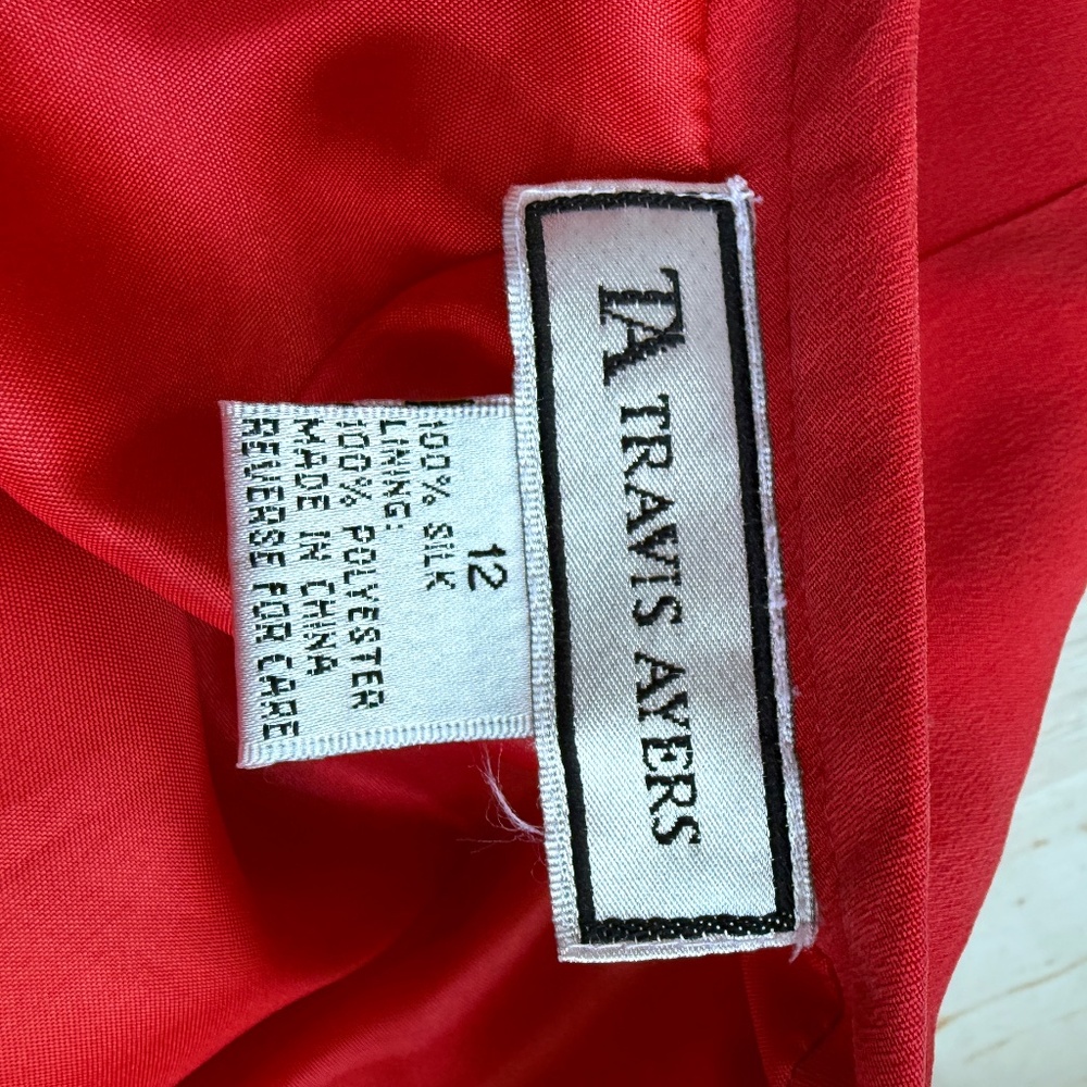 Travis Ayers | Coral Pink Silk Blazer & Skirt Set‎ | Size 12 | Two-Piece Suit - Picture 6 of 13